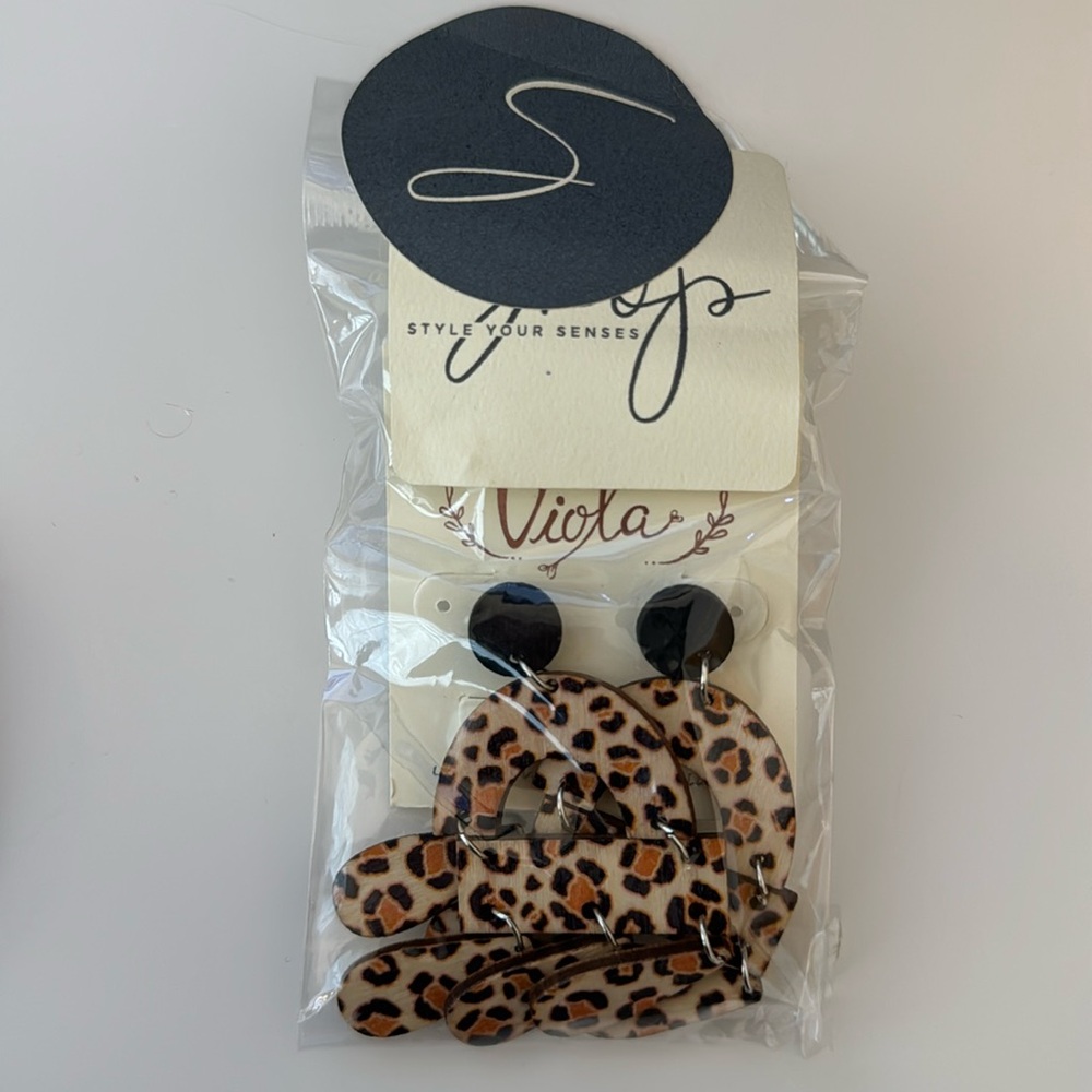 NWT SSYS brand Brown Animal Print Teardrop Earrings for pierced ears